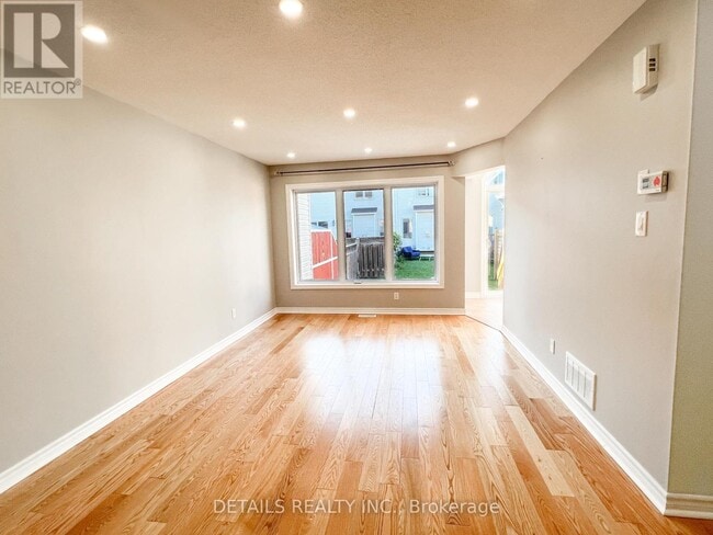 Building Photo - 497 Temiskaming Crescent