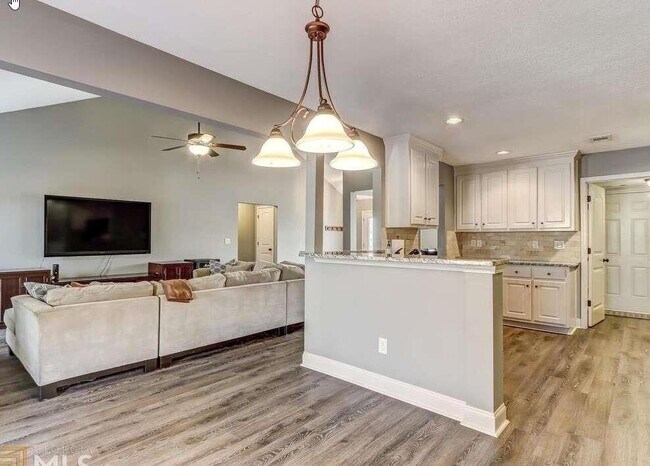 Building Photo - 511 Lena Dr