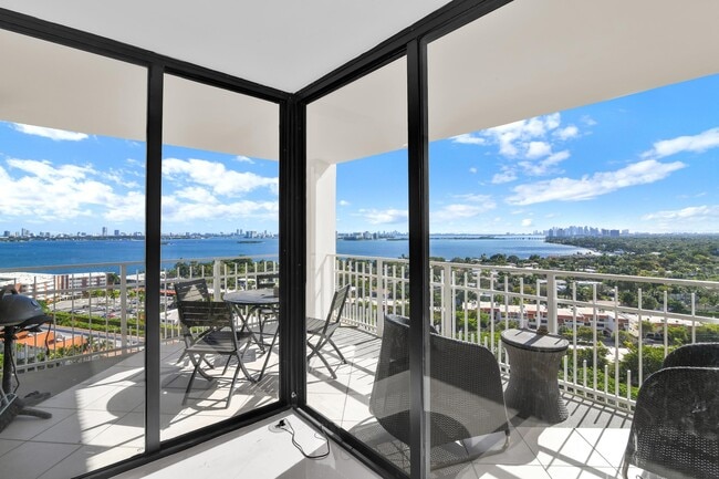 Foto del edificio - 1000 NE Quayside Terrace