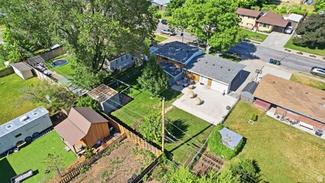 Building Photo - 284 S 250 W
