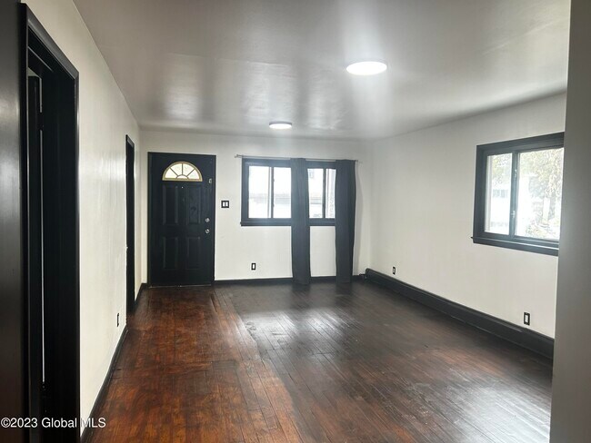 Building Photo - 33 Cheltingham Ave