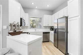 Building Photo - 181 California Ct