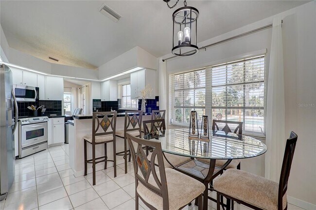 Foto del edificio - 4030 Cape Haze Dr