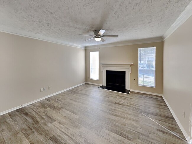 Building Photo - One Month FREE!! Charming 3 Bed Home locat...
