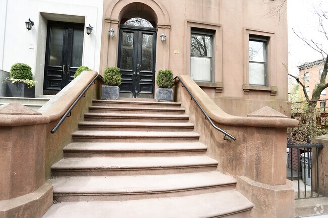 Foto del edificio - 374 Clinton St