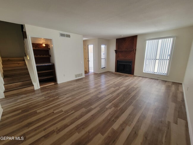 Building Photo - 336 Villa Canto St