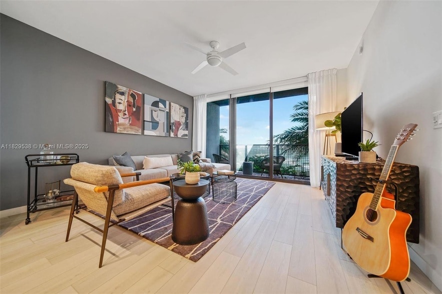 Foto principal - 555 NE 8th St