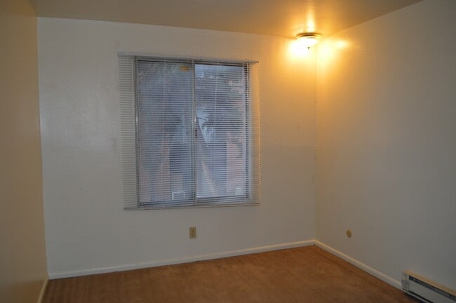 Building Photo - 4370 Highland Dr