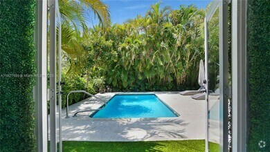 Building Photo - 5650 Pine Tree Dr