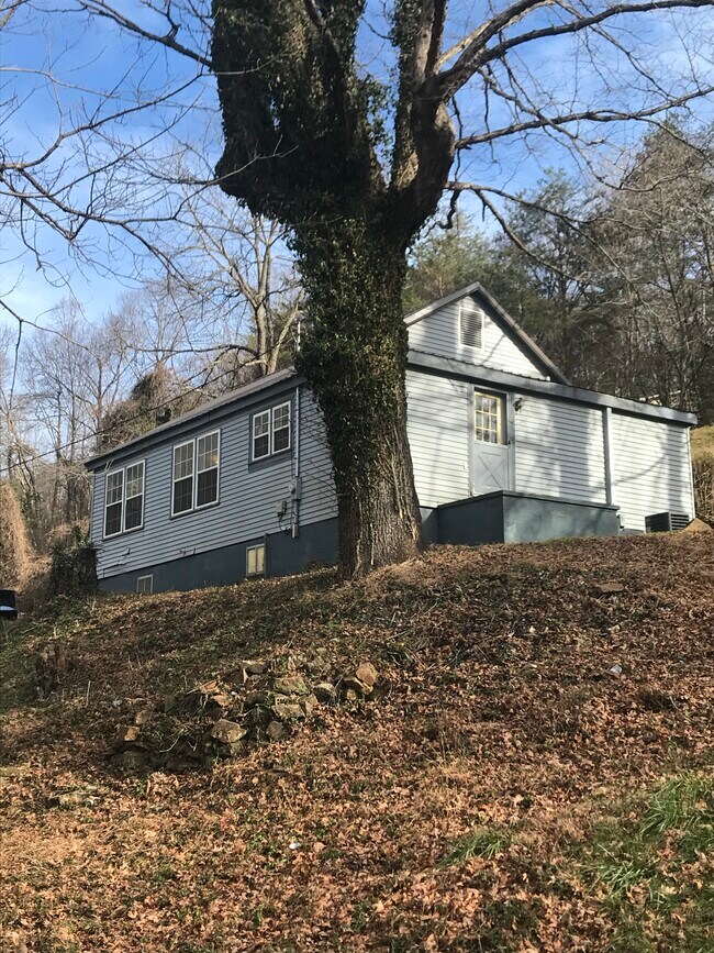 Foto del edificio - 335 Hillcrest Dr