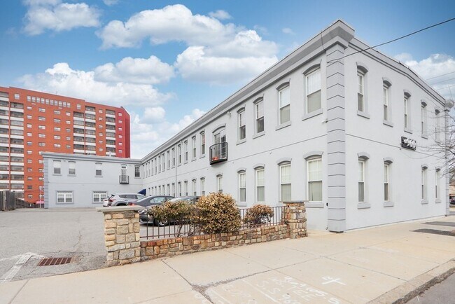 Building Photo - 959 Broadway