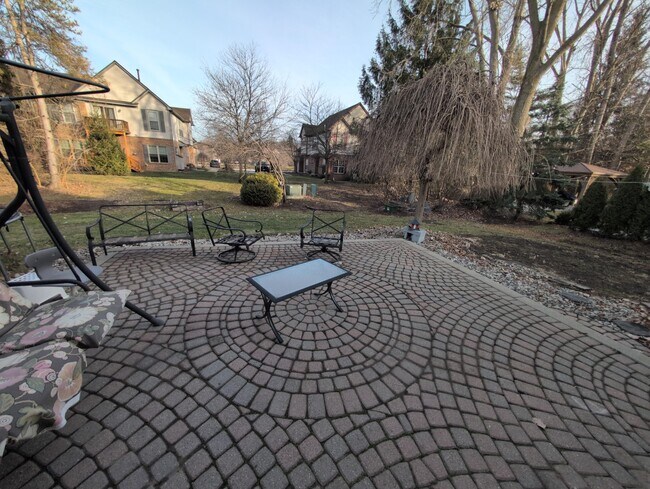 Building Photo - 7074 Foxridge Dr