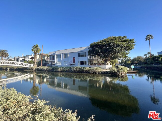 Building Photo - 2300 1/2 Grand Canal
