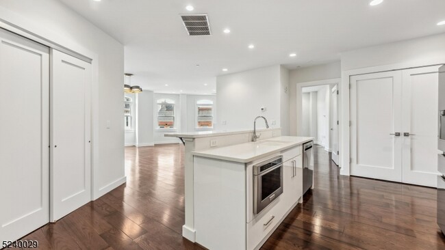 Building Photo - 24 N Park Pl