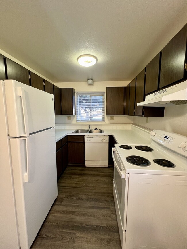 Building Photo - Two Bedroom with Garage Ready Now!