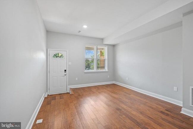 Building Photo - 1504 E 28th St