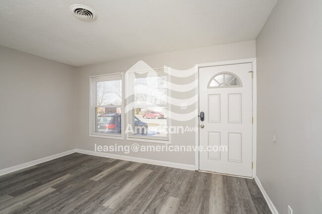 Building Photo - 4928 Garden Green Way