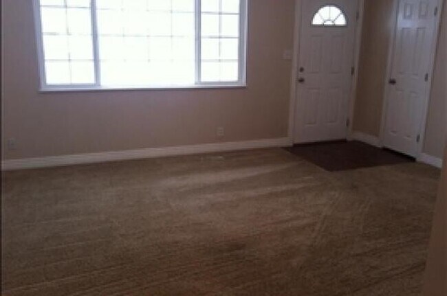 Building Photo - 440 N 300 E