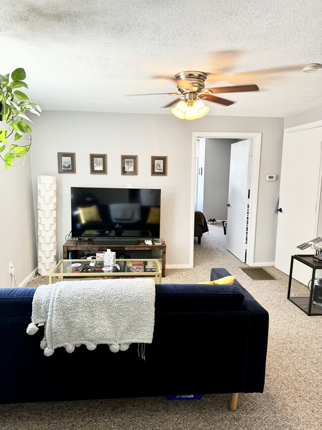 Building Photo - 25 Florence St