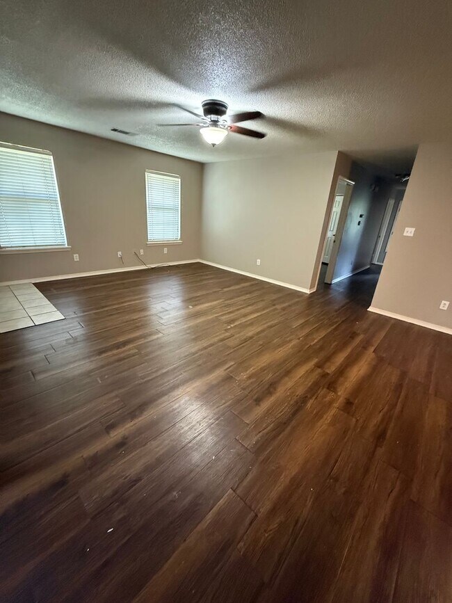 Foto del edificio - 141-145 Northridge Drive