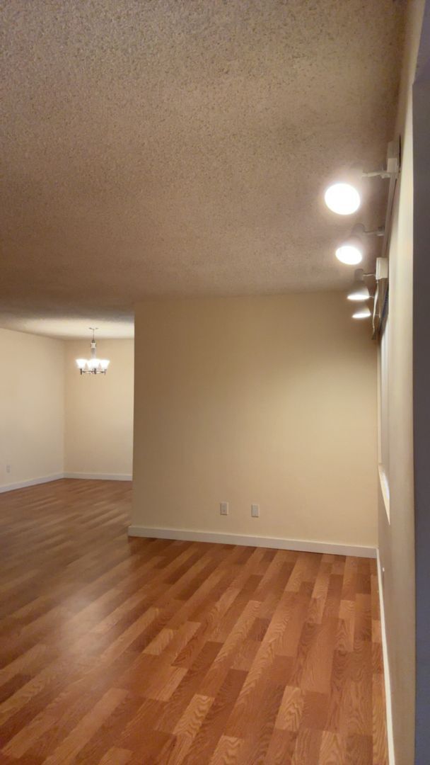 Building Photo - Newport Ave