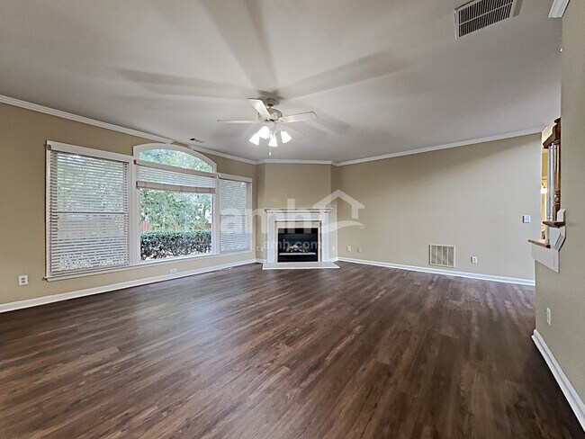 Building Photo - 2079 Sugar Springs Dr