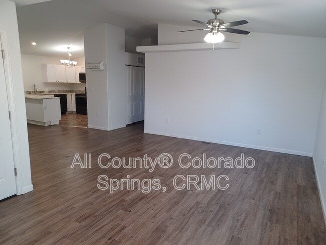 Building Photo - 53 Royal Crest Dr