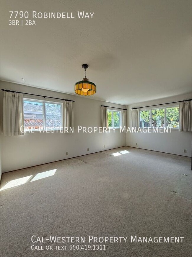 Building Photo - 7790 Robindell Way