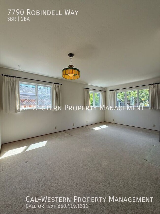 Foto del edificio - 7790 Robindell Way