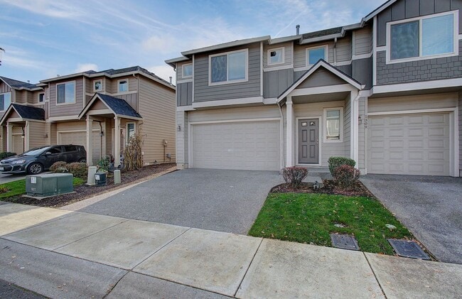 Foto del edificio - BEAUTIFUL CREEKWOOD TOWNHOME! 3 BR, 2.5 BA