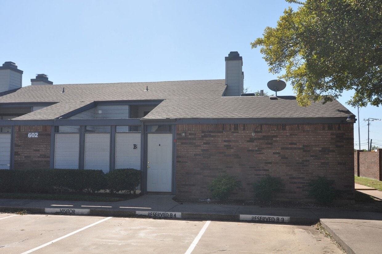 Foto principal - 602 Bellaire Dr