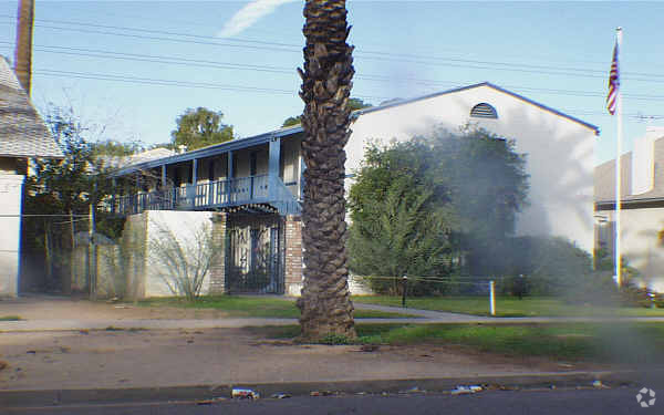 Primary Photo - Thunderbird Apartments