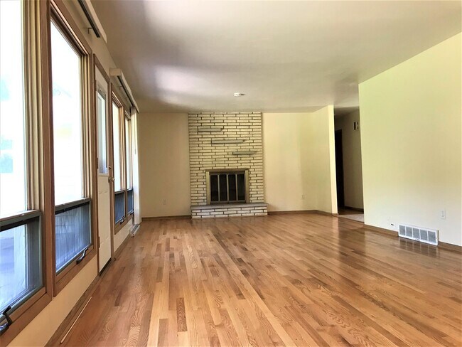 Foto del edificio - 5806 Tolman Terrace