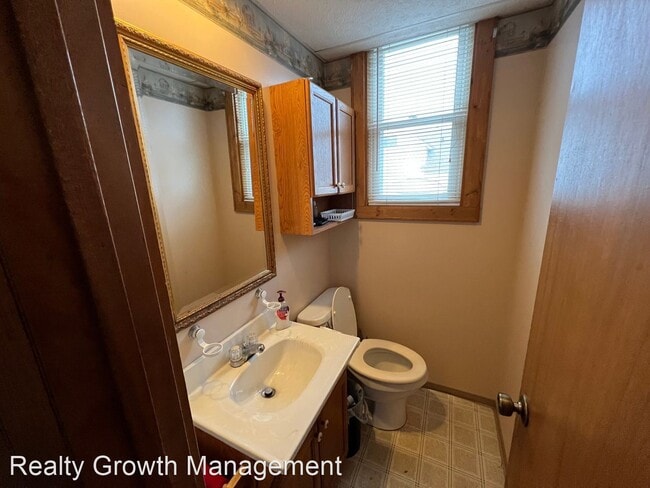 Building Photo - 4 br, 2 bath House - 120 11th Ave NW