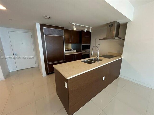 Foto del edificio - 495 Brickell Ave