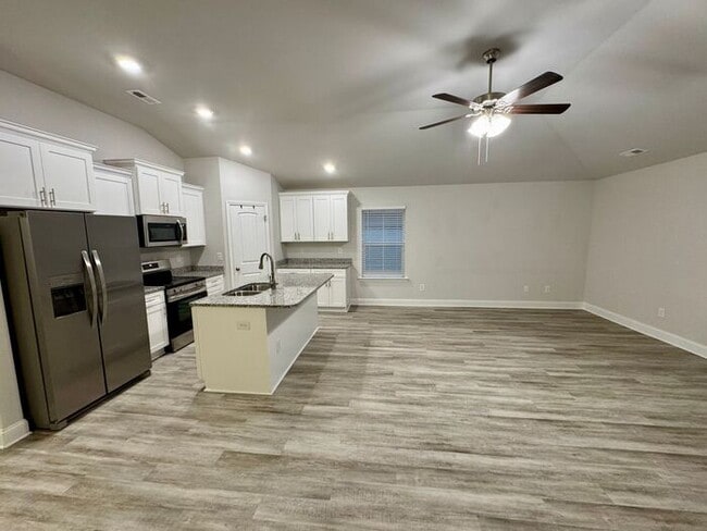 Building Photo - Look and lease-your Home For the Holidays