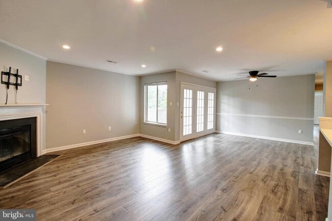 Building Photo - 2121 Wainwright Ct