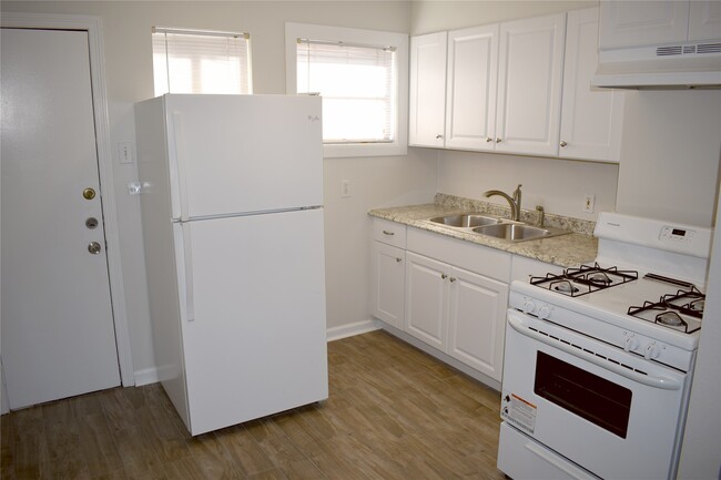 Building Photo - 2524 Binz St