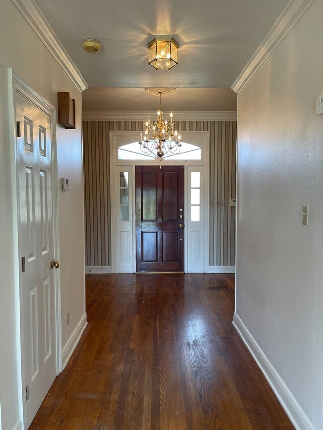 Foto del edificio - 4 bedroom single family home for rent