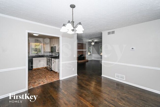 Foto del edificio - 1325 Oak Terrace