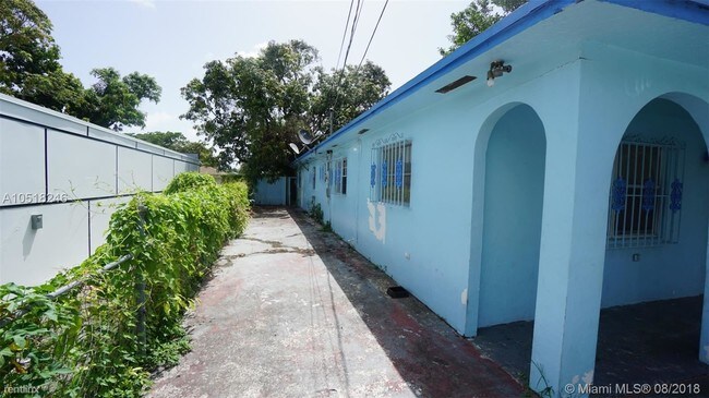 Building Photo - 5 br, 2 bath House - 4225 NW 23rd Ave # 4225
