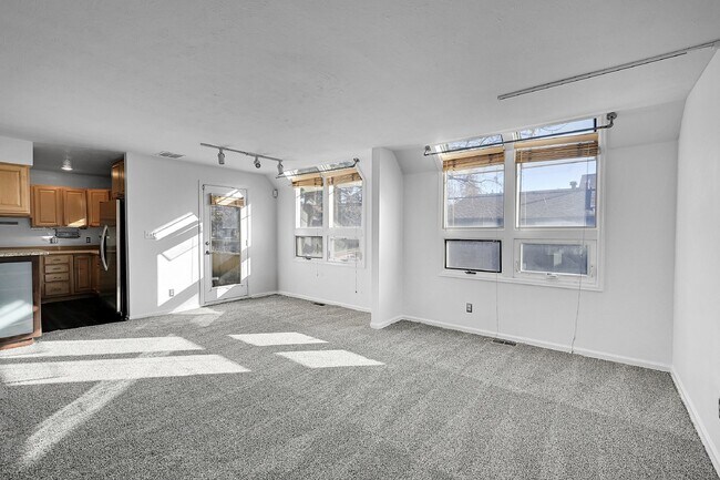 Foto del edificio - $2,345.00, 2 Bed, 1.5 Bath in Boulder with In Unit Laundry