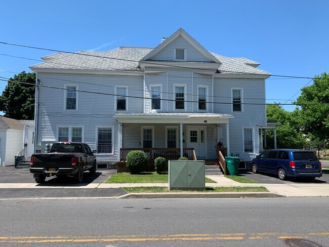 Building Photo - 1042 State St