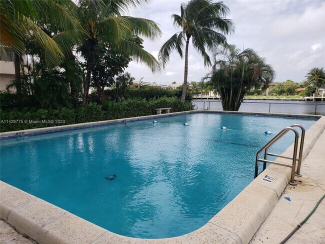 Foto del edificio - 2001 S Ocean Dr