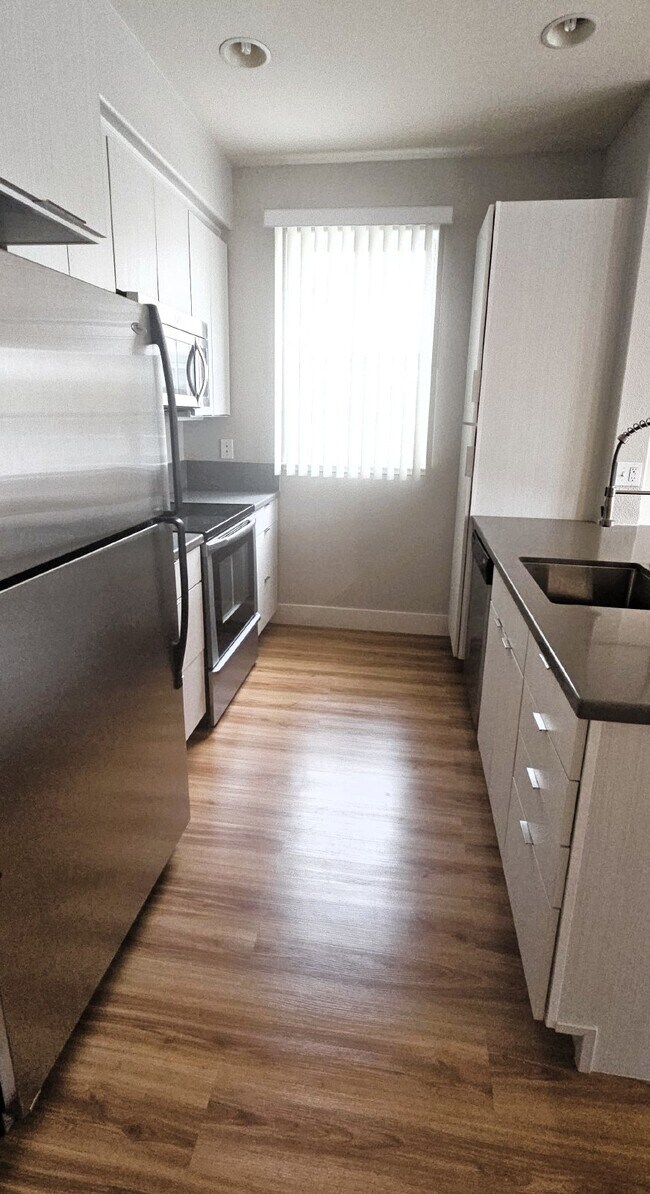 Building Photo - One Bedroom plus bonus room. Luxury Condo ...