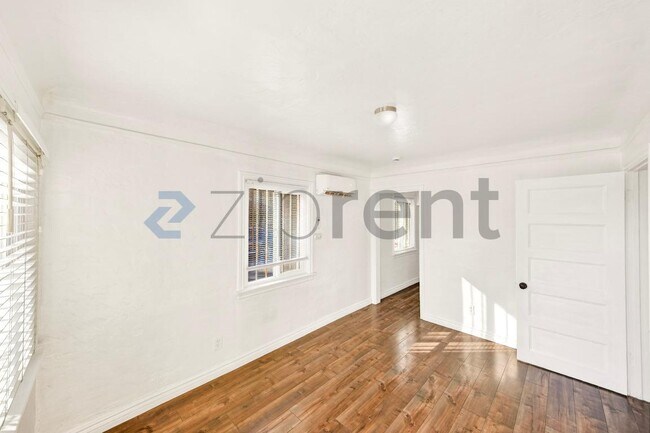 Foto del edificio - 1544 Stanley Ave