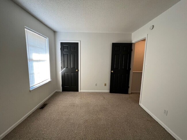 Building Photo - 3909-3911 Olympic Ct
