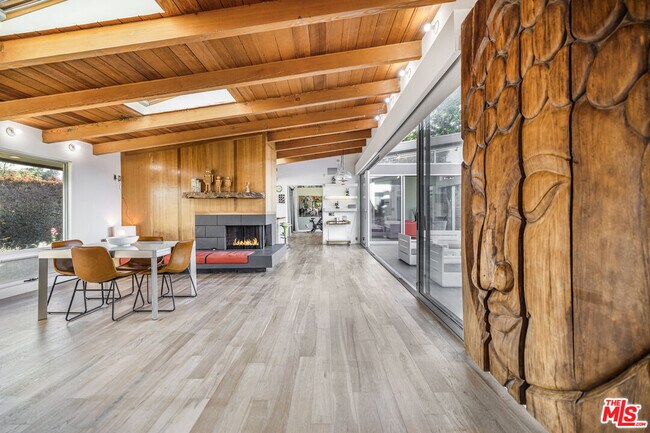 Building Photo - 7275 Mulholland Dr