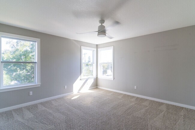 Foto del edificio - LUXURY SELLWOOD HOME! PHENOMENAL LOCATION ...