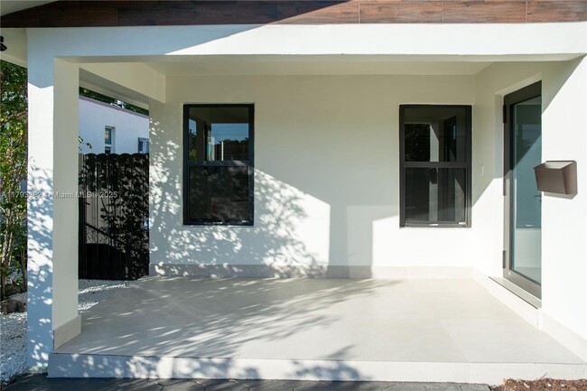 Foto del edificio - 3983 SW 2nd St